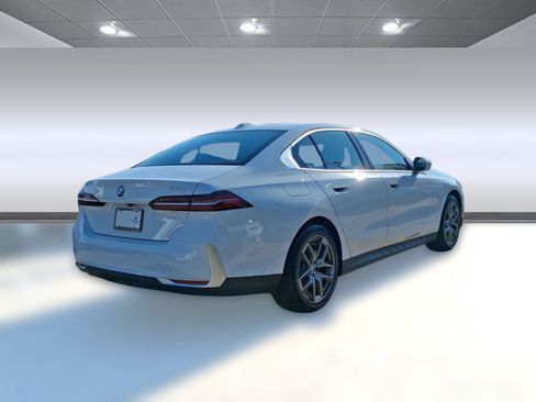 Used 2026 BMW 530i w/ Premium Package RWD image 8
