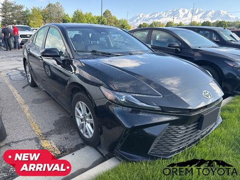 Used 2025 Toyota Camry LE FWD image 6