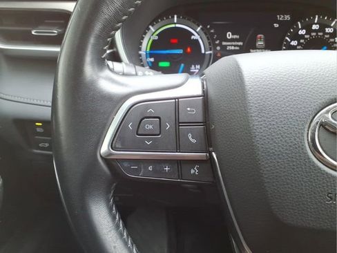 Used 2021 Toyota Highlander XLE image 16