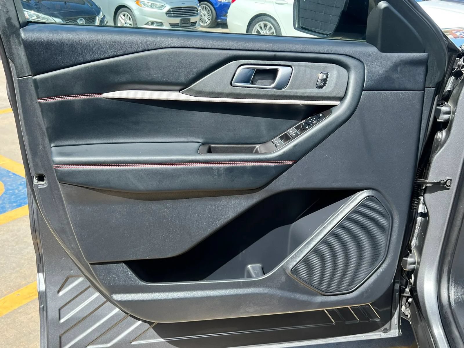 Used 2025 Ford Explorer ST-Line w/ ST-Line Street Pack AWD/4WD image 5