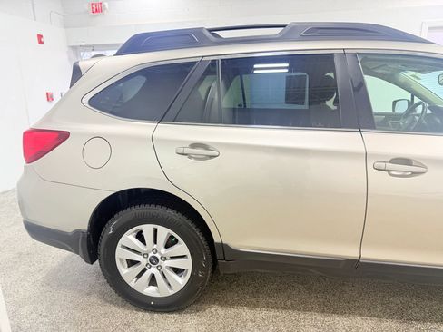 Used 2016 Subaru Outback 2.5i Premium image 9