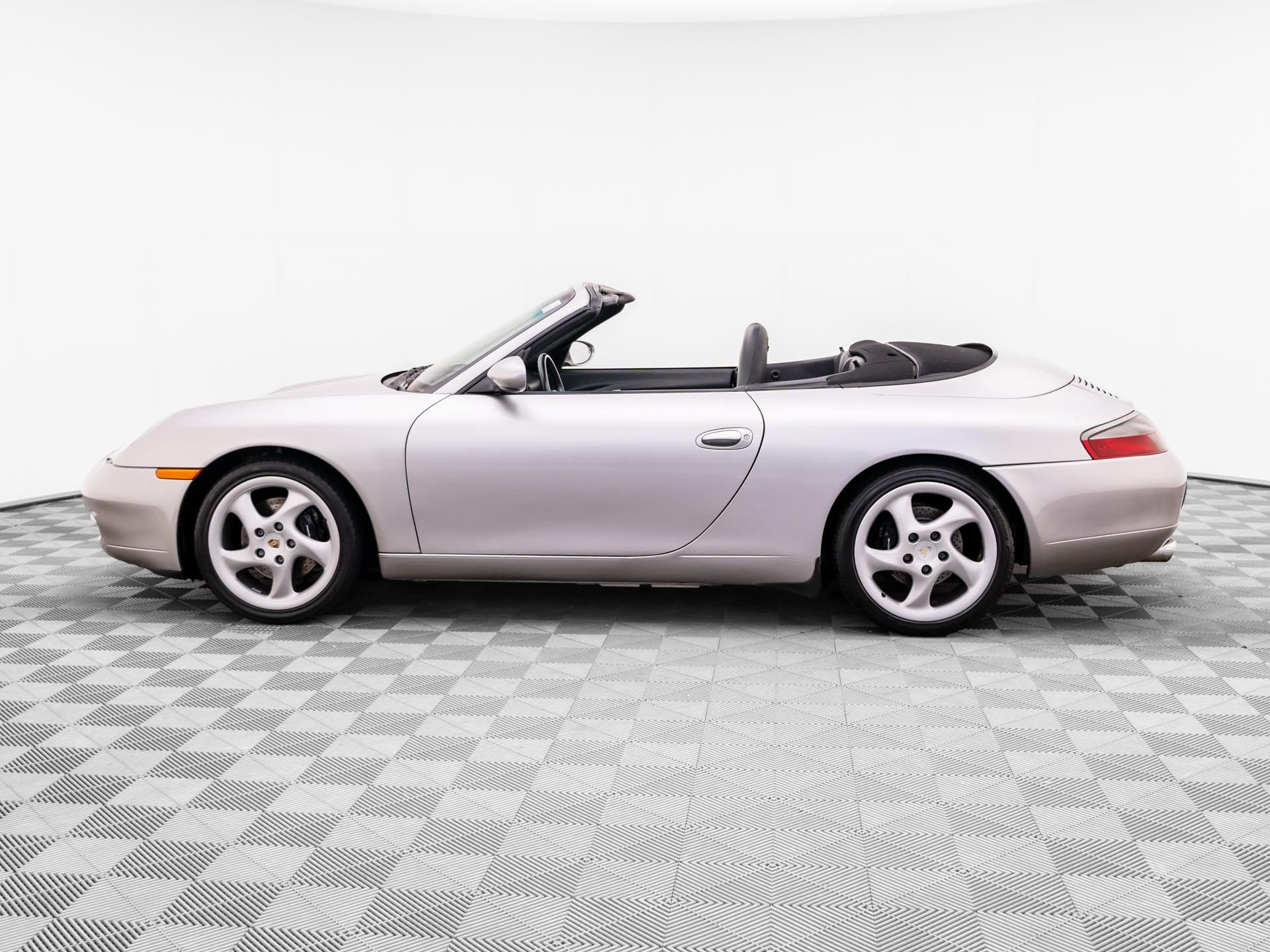 Used 2000 Porsche 911 Carrera RWD image 2