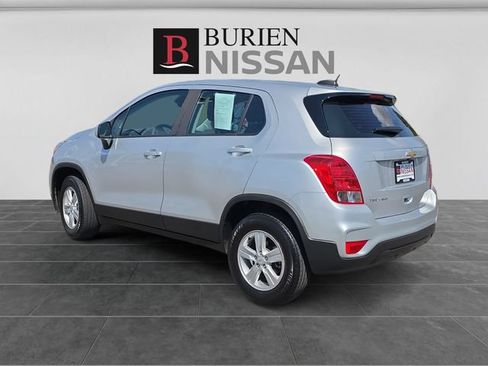Used 2017 Chevrolet Trax LS AWD/4WD image 3
