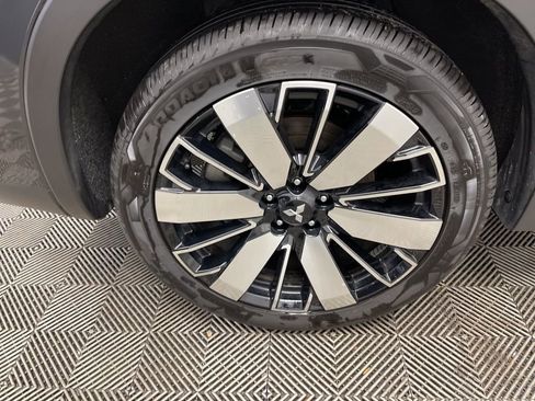 Used 2025 Mitsubishi Outlander SE image 37