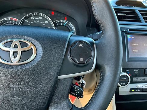 Used 2013 Toyota Camry L image 22
