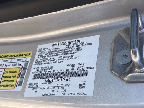 Used 2018 Ford Mustang Premium w/ Enhanced Security Package RWD image 30