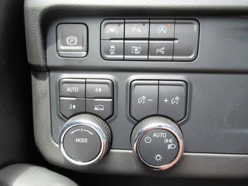 Used 2025 Chevrolet Tahoe LS AWD/4WD image 21