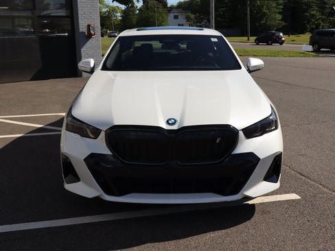Used 2026 BMW i5 eDrive40 w/ M Sport Package AWD/4WD image 3