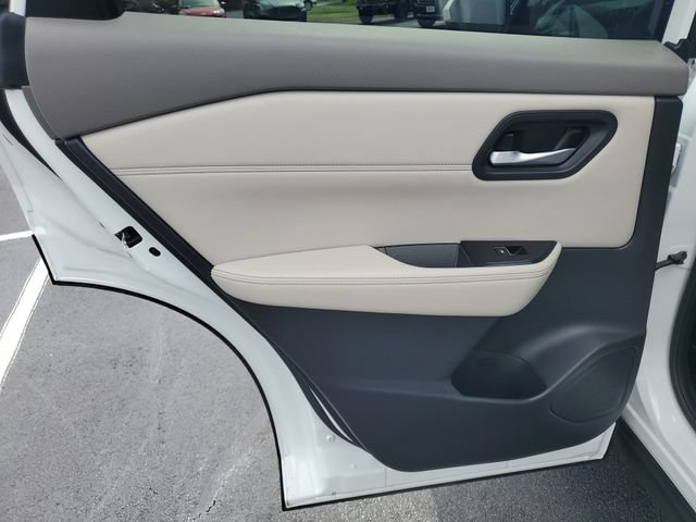 Used 2024 Nissan Rogue SL FWD image 13