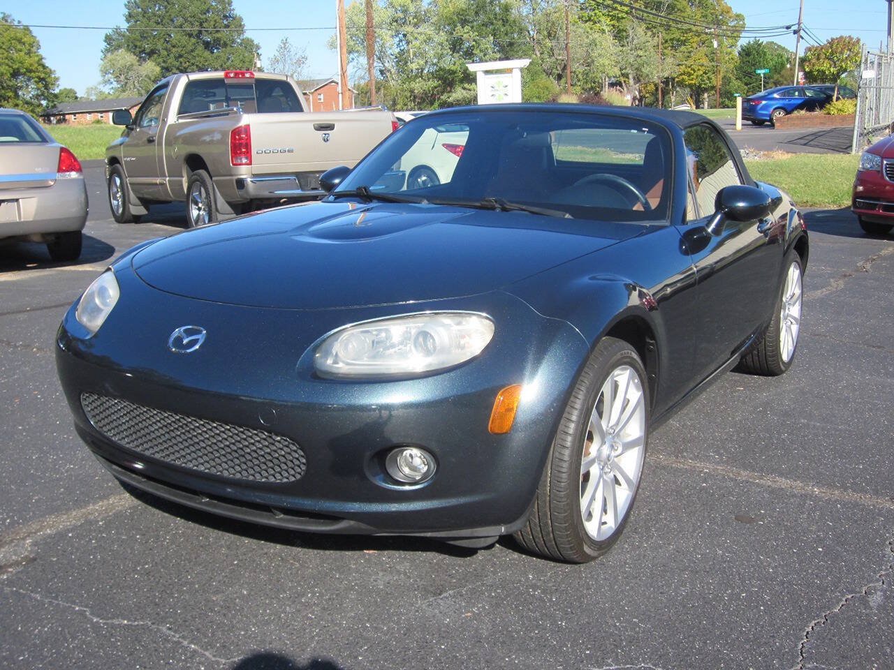 Used 2006 MAZDA MX-5 Miata Grand Touring RWD image 2