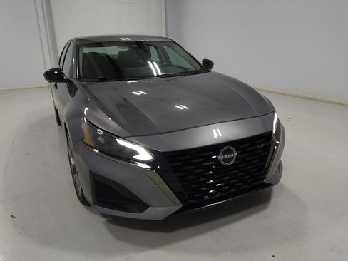 Used 2024 Nissan Altima 2.0 SR FWD image 14