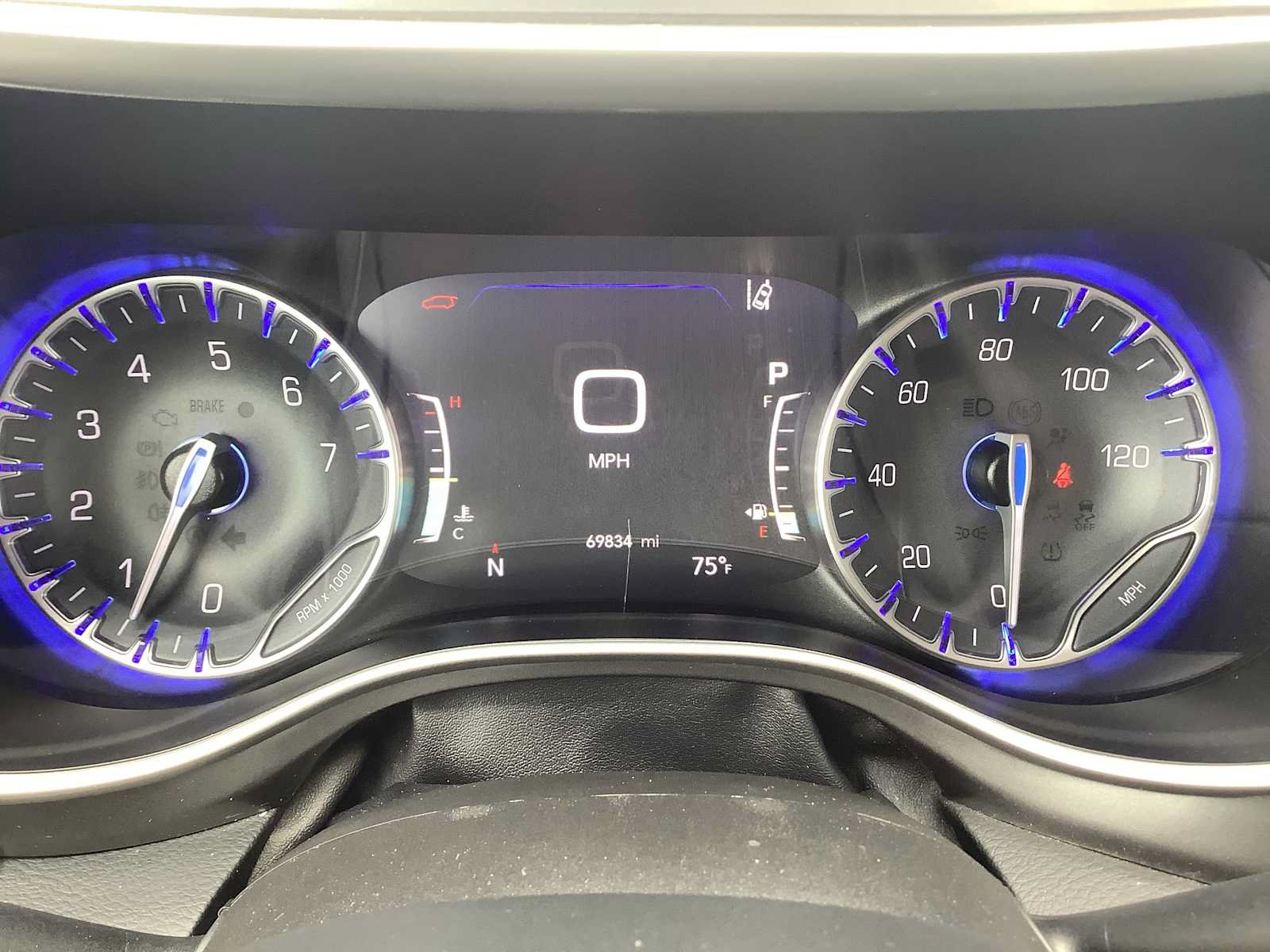Used 2023 Chrysler Pacifica Touring-L FWD image 20