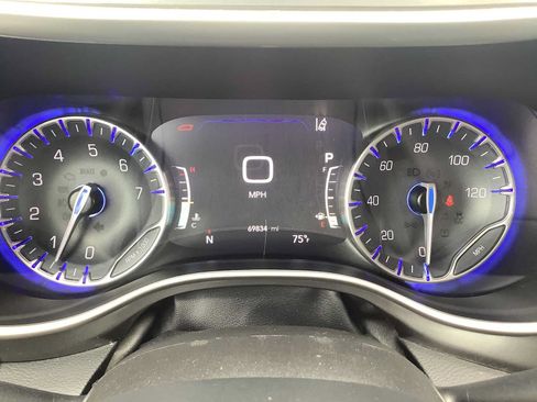 Used 2023 Chrysler Pacifica Touring-L FWD image 20