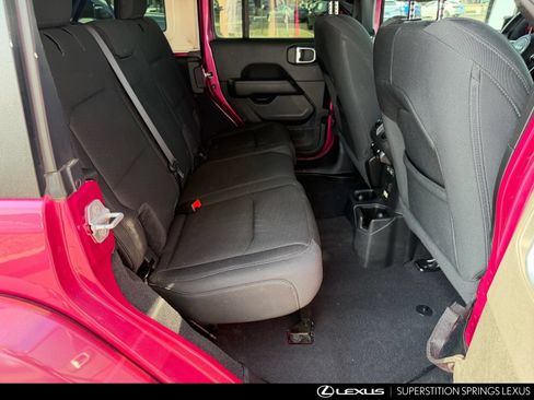 Used 2022 Jeep Wrangler Unlimited Sahara AWD/4WD image 25