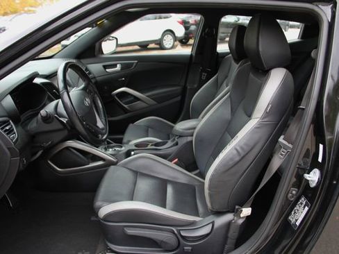 Used 2017 Hyundai Veloster Turbo image 13