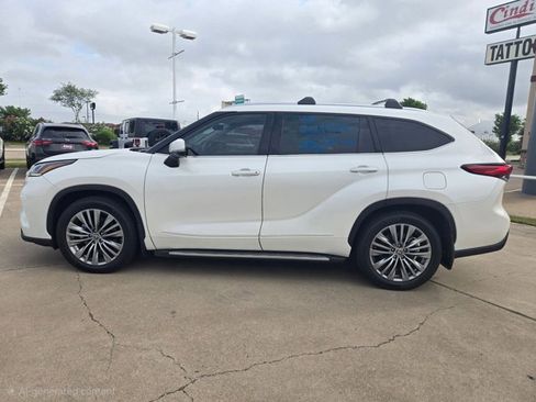 Used 2021 Toyota Highlander Platinum image 8