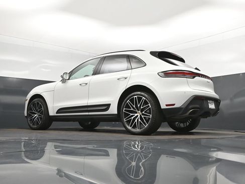 Used 2024 Porsche Macan AWD/4WD image 40