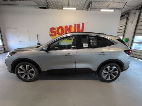 Used 2024 Ford Escape Platinum AWD/4WD image 2