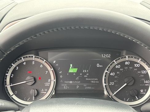 Used 2026 Toyota Highlander XLE AWD/4WD image 12