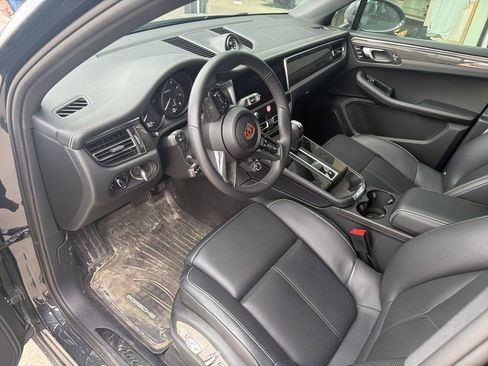 Certified 2025 Porsche Macan GTS image 5