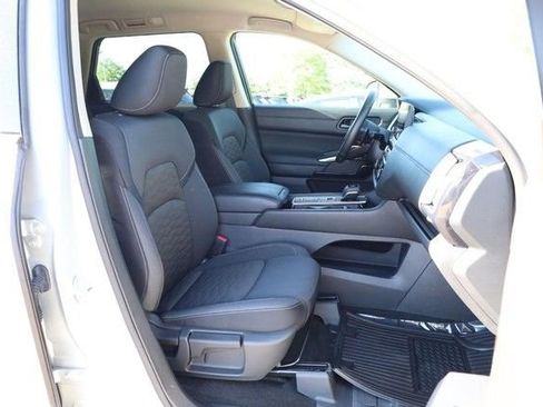 Certified 2025 Nissan Pathfinder SV FWD image 27