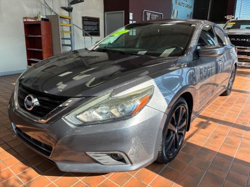 Used 2017 Nissan Altima 2.5 SR FWD image 8
