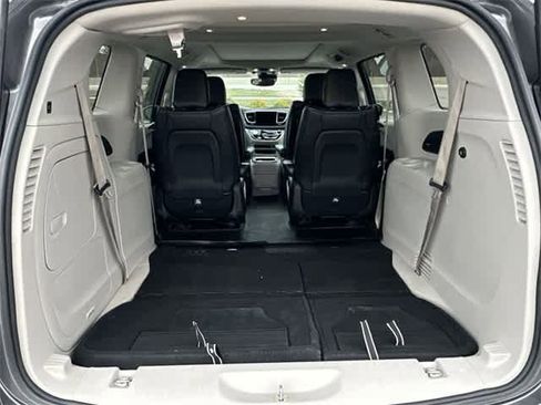 Used 2019 Chrysler Pacifica Limited w/ Advanced Safetytec Group image 30