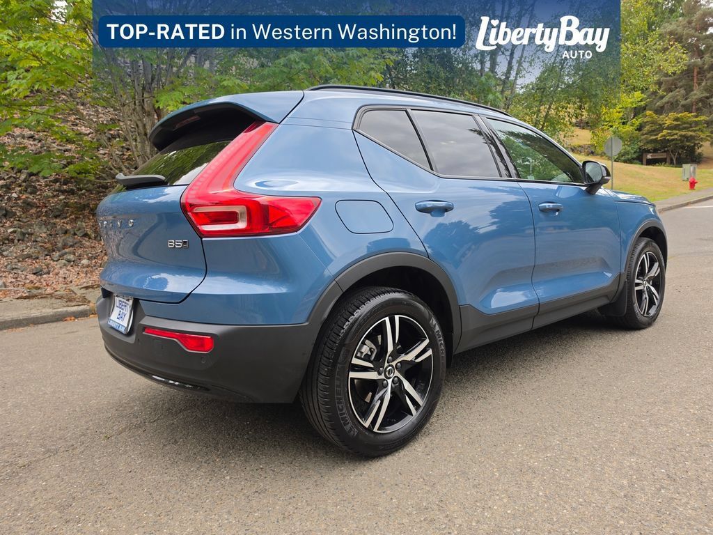 Used 2024 Volvo XC40 B5 Core AWD/4WD image 5