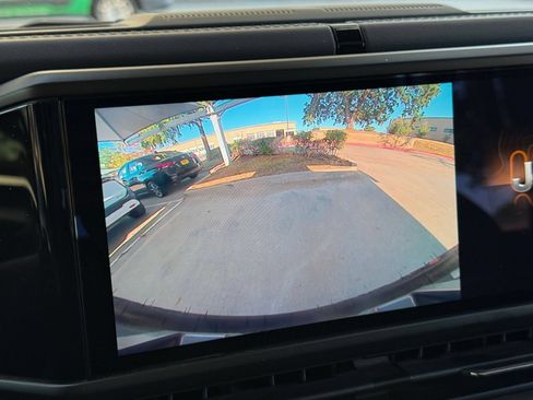 Used 2025 Jeep Wrangler Unlimited Sahara AWD/4WD image 24