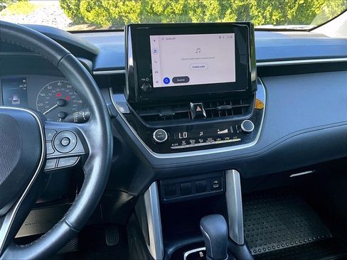 Used 2023 Toyota Corolla Cross LE w/ Moonroof Package AWD/4WD image 18