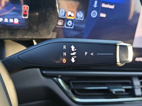 Used 2024 Chevrolet Equinox EV RS FWD image 33
