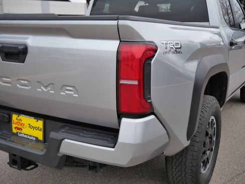 Certified 2024 Toyota Tacoma TRD Off-Road AWD/4WD image 17