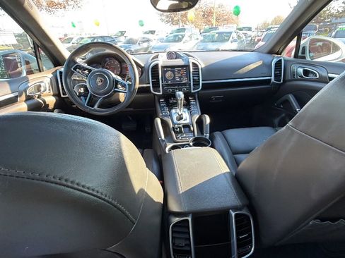 Used 2016 Porsche Cayenne AWD/4WD image 11