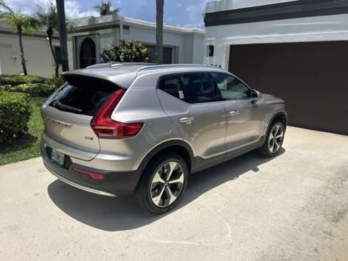 Used 2024 Volvo XC40 B5 Plus AWD/4WD image 2