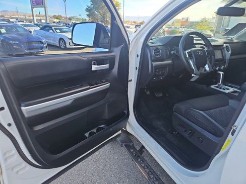 Used 2014 Toyota Tundra SR5 w/ SR5 Upgrade Package image 8