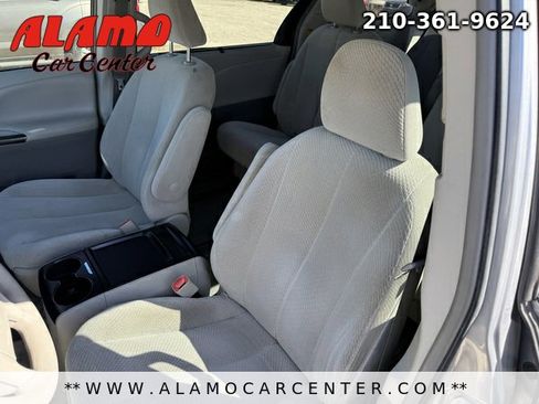 Used 2011 Toyota Sienna LE image 28