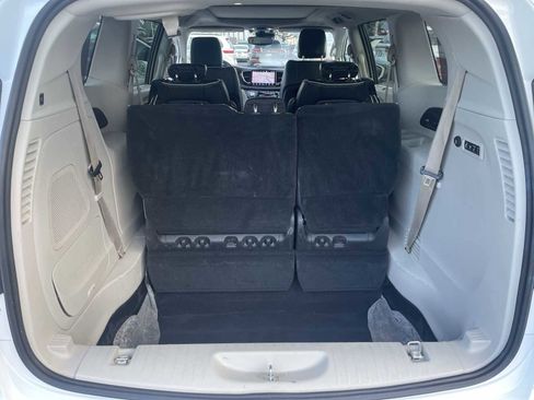 Used 2022 Chrysler Pacifica Limited image 25