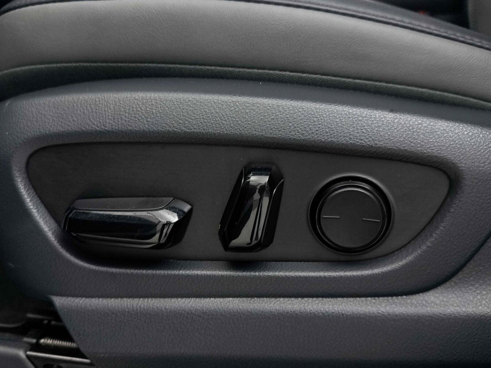 Used 2025 Lexus RZ 300e w/ Accessory Package (2T) FWD image 21