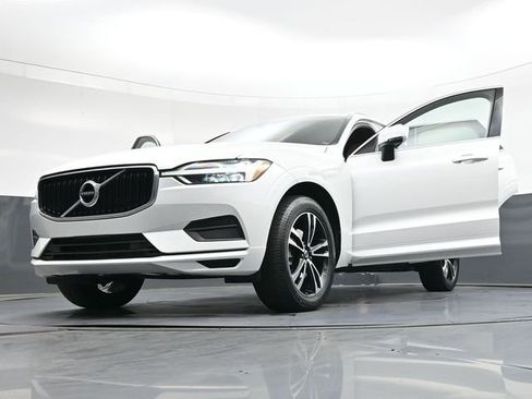 Used 2020 Volvo XC60 T5 Momentum w/ Protection Package image 40