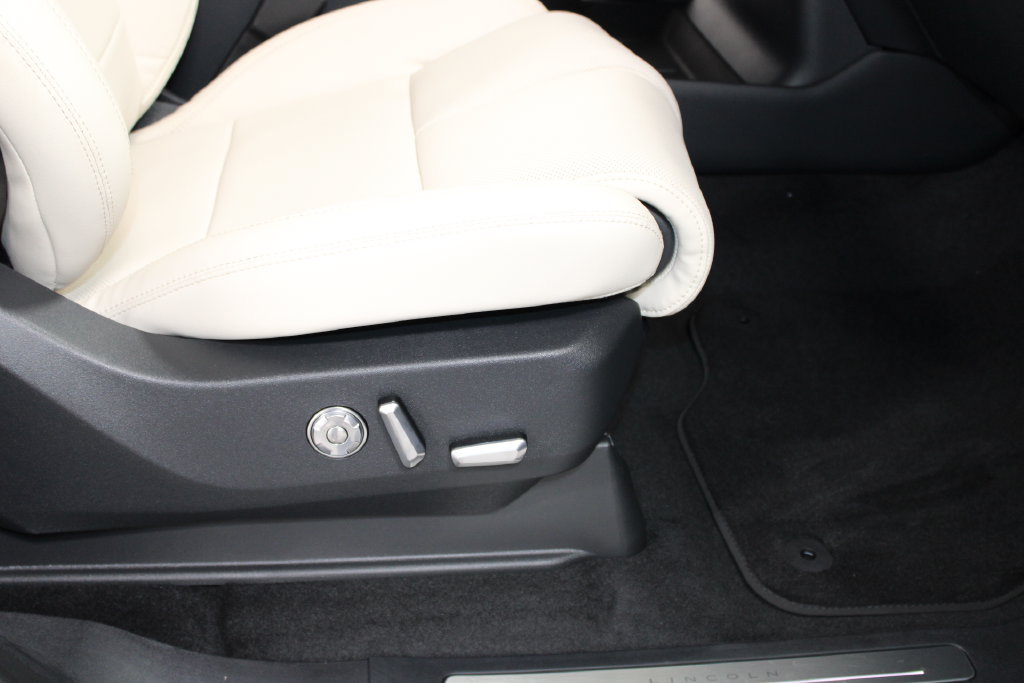 New 2027 Lincoln Navigator Reserve w/ Jet Appearance Package AWD/4WD image 38