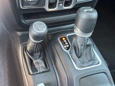 Used 2025 Jeep Wrangler Unlimited Sahara AWD/4WD image 23