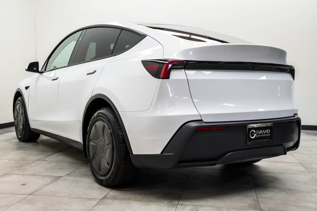 Used 2026 Tesla Model Y 2WD image 12