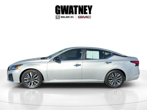 Used 2024 Nissan Altima 2.5 SV image 4