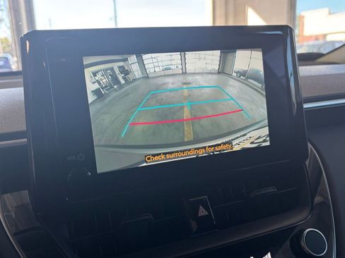 Used 2025 Toyota Corolla Cross LE image 17