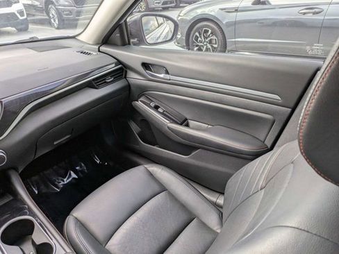 Used 2024 Nissan Altima 2.5 SR w/ SR Premium Package FWD image 16