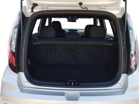 Used 2017 Kia Soul + FWD image 11