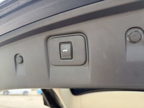 Used 2018 Nissan Murano S AWD/4WD image 31