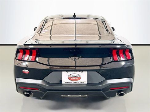 Used 2025 Ford Mustang Coupe image 5