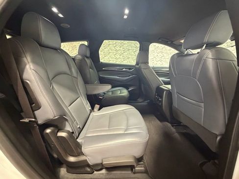 Used 2024 Buick Enclave Premium image 10