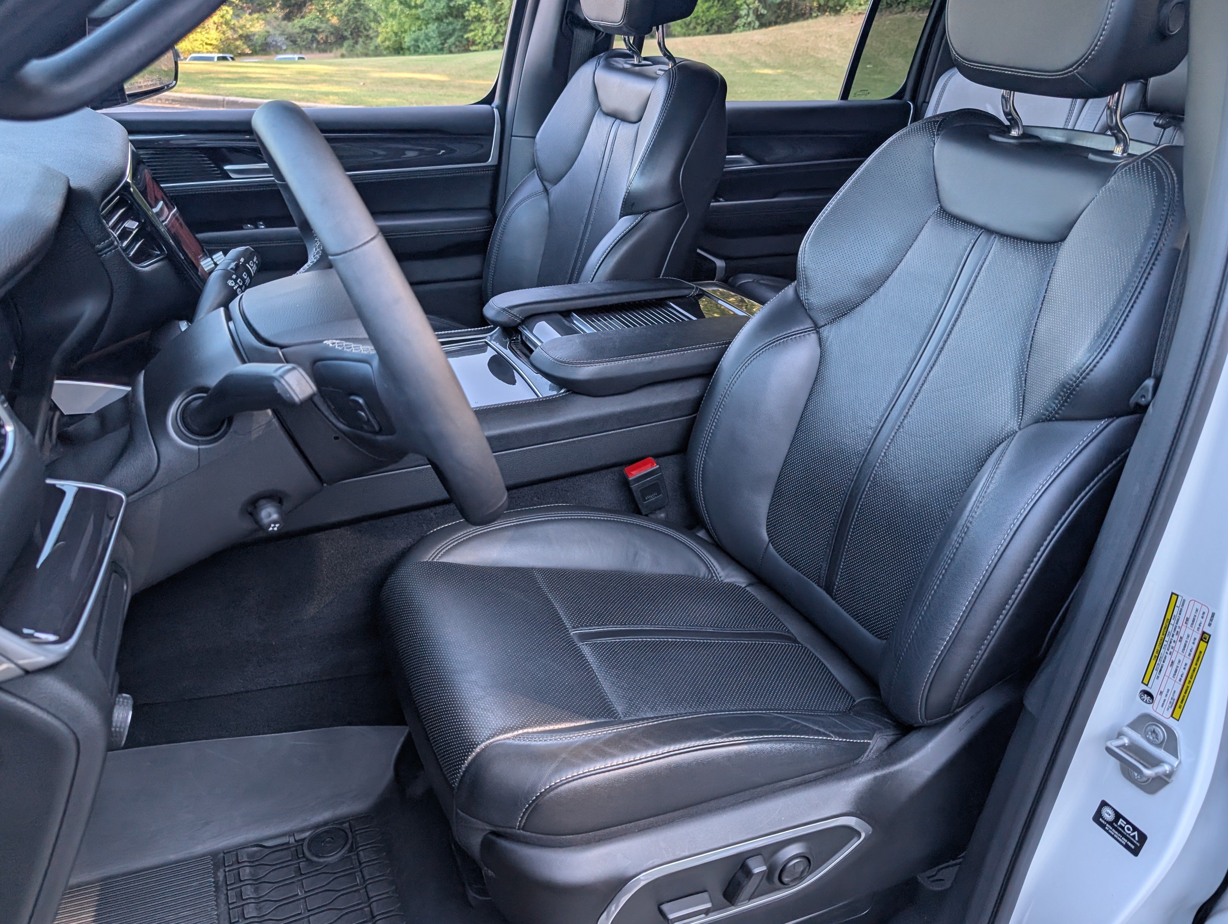Used 2024 Jeep Wagoneer L 2WD image 17
